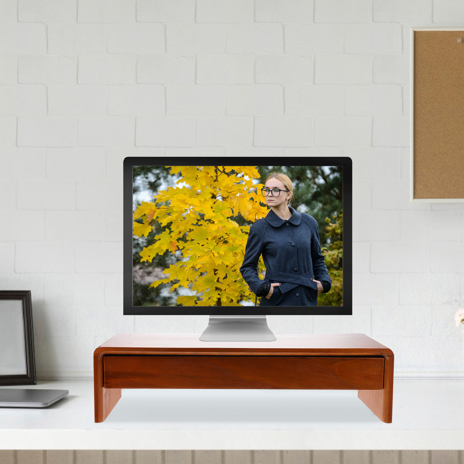 Monitor Riser Wood - แท่นวางจอคอมพิวเตอร์ไม้ ช่วยเพิ่มความสูงของจอคอมพิวเตอร์ พื้นผิวเรียบ วัสดุทนทาน รายละเอียดประณีต